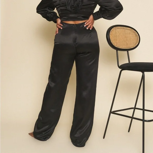 Eli Pants in Silky Black - Picture 2 of 3